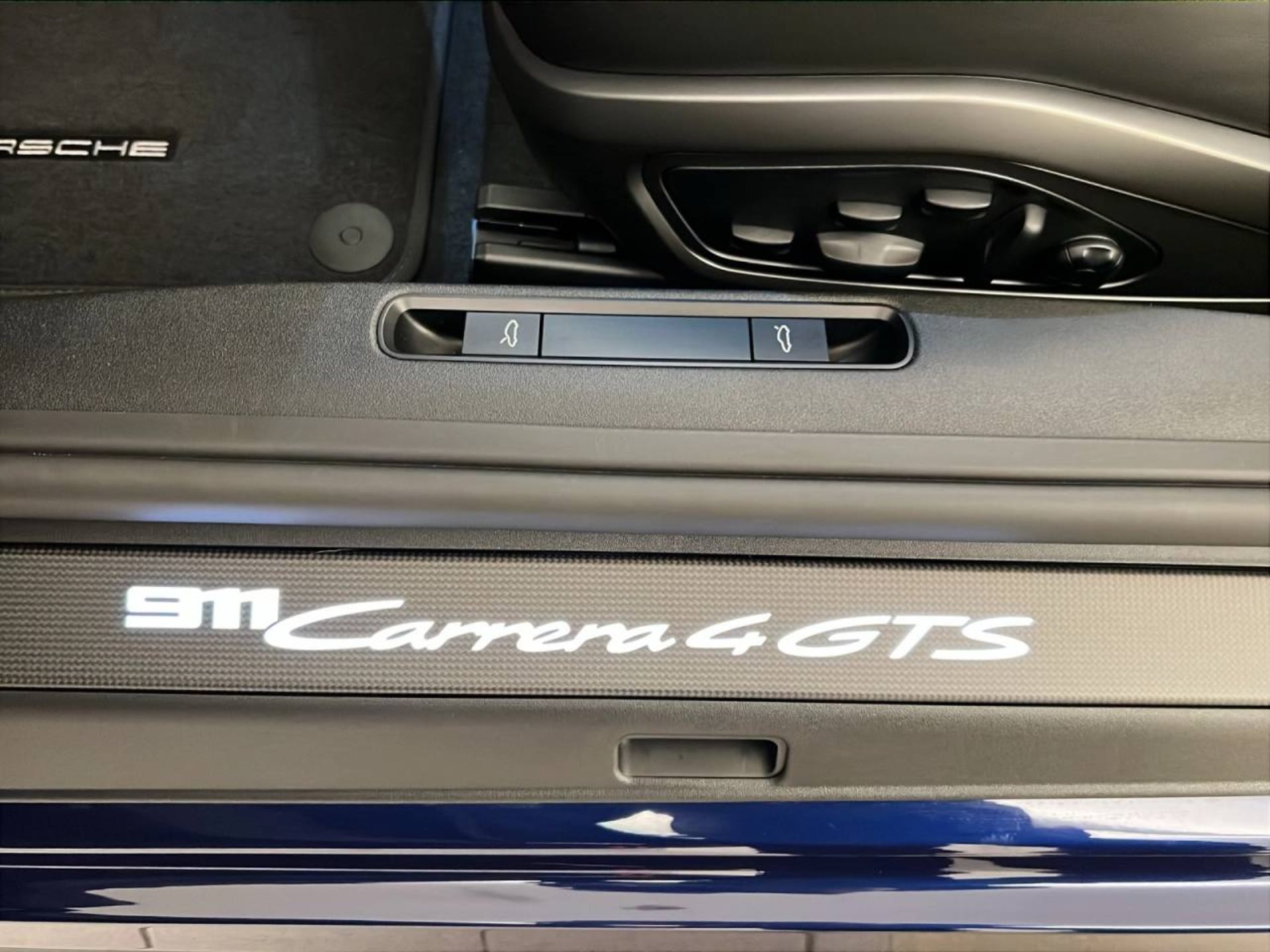 PORSCHE 911 Carrera 4 GTS Cabriolet-image-15