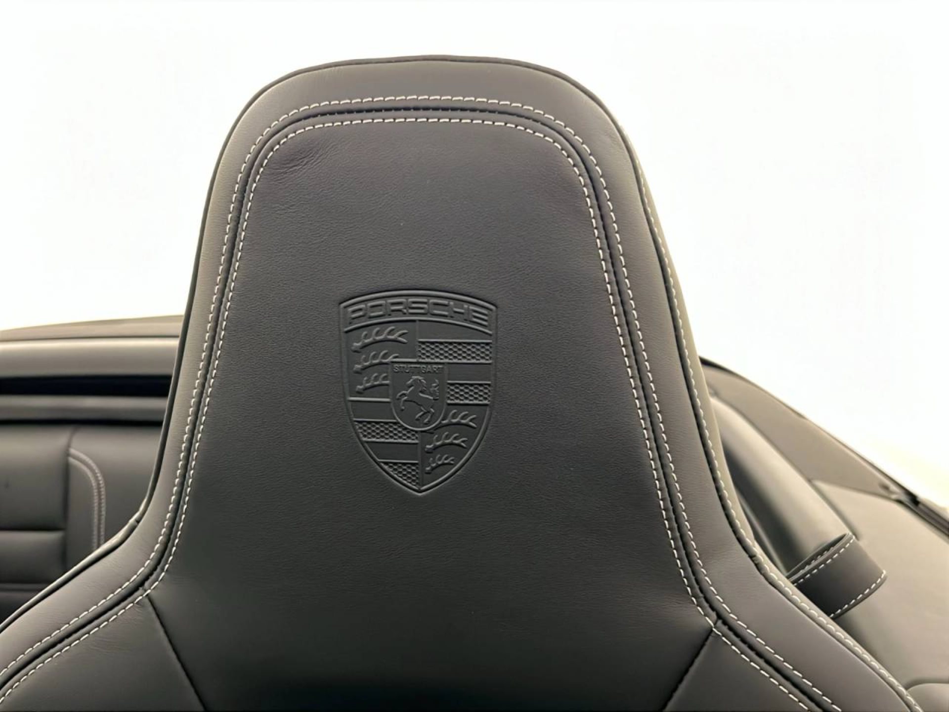 PORSCHE 911 Carrera 4 GTS Cabriolet-image-14