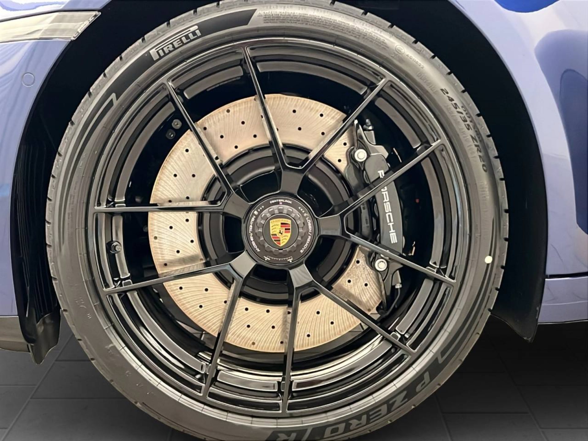 PORSCHE 911 Carrera 4 GTS Cabriolet-image-6