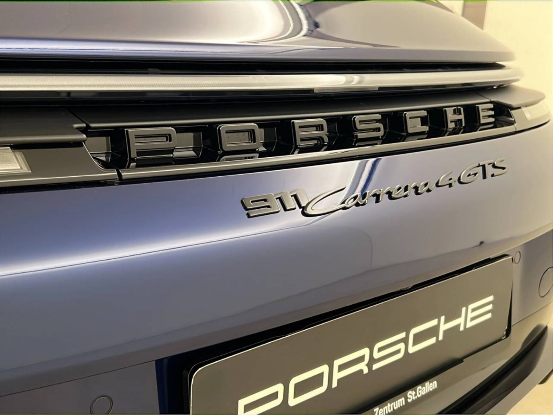 PORSCHE 911 Carrera 4 GTS Cabriolet-image-7