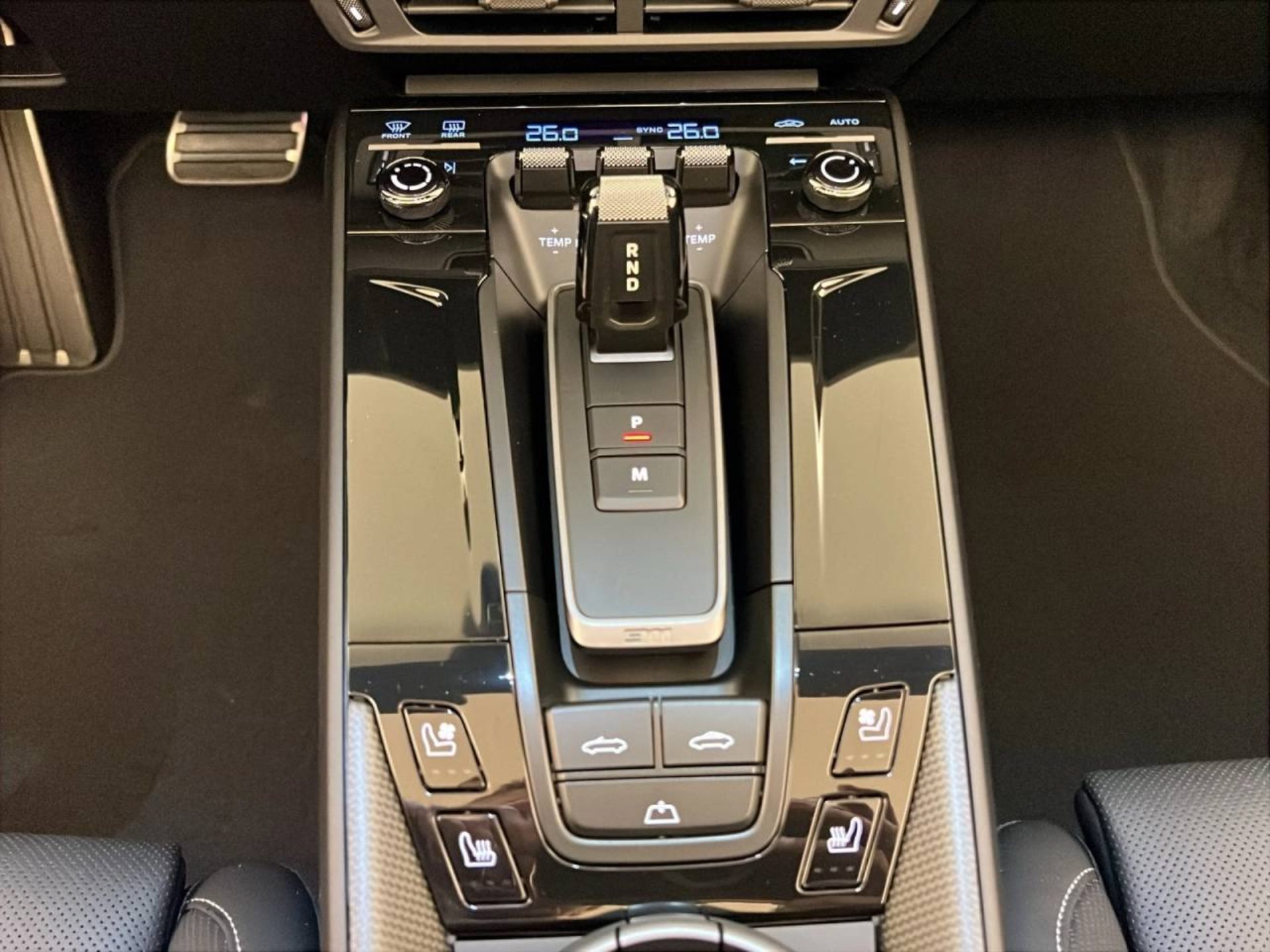 PORSCHE 911 Carrera 4 GTS Cabriolet-image-12