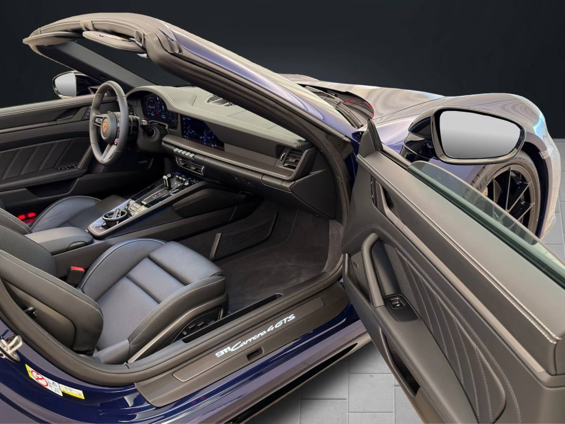 PORSCHE 911 Carrera 4 GTS Cabriolet-image-16