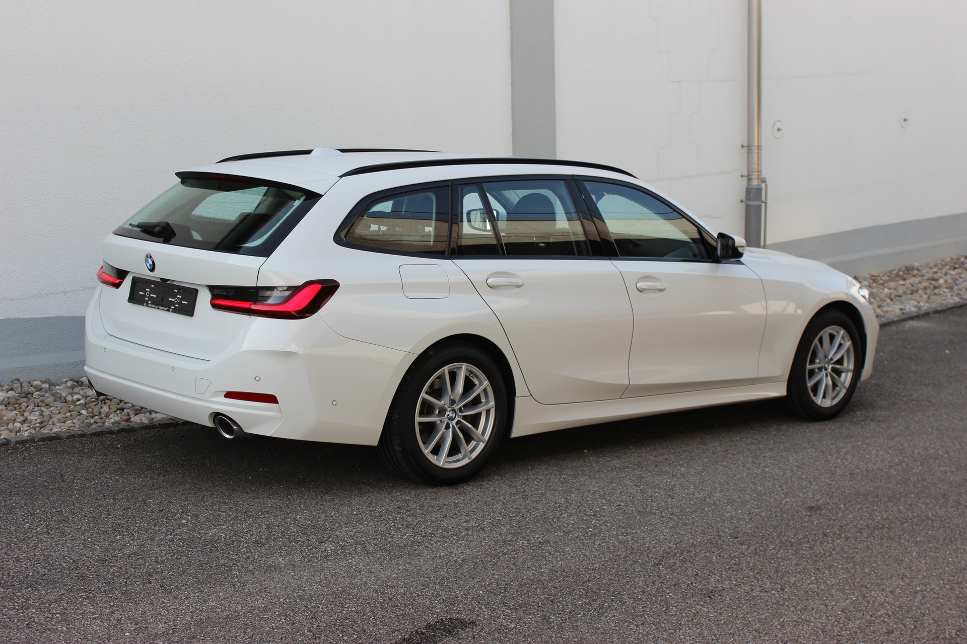 BMW 320d xDrive 48V Touring *ANHÄNGERKUPPLUNG*-image-4