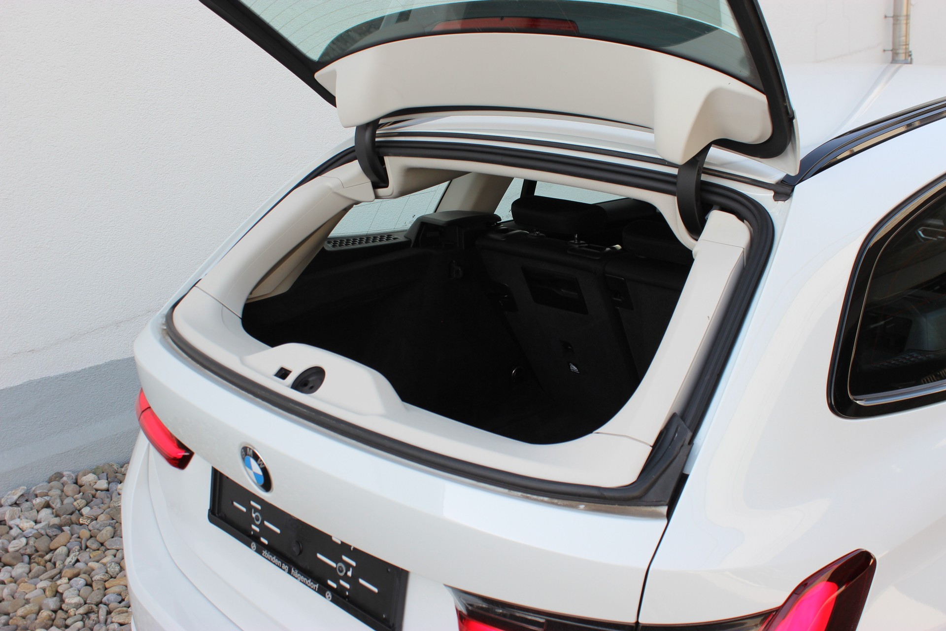 BMW 320d xDrive 48V Touring *ANHÄNGERKUPPLUNG*-image-8