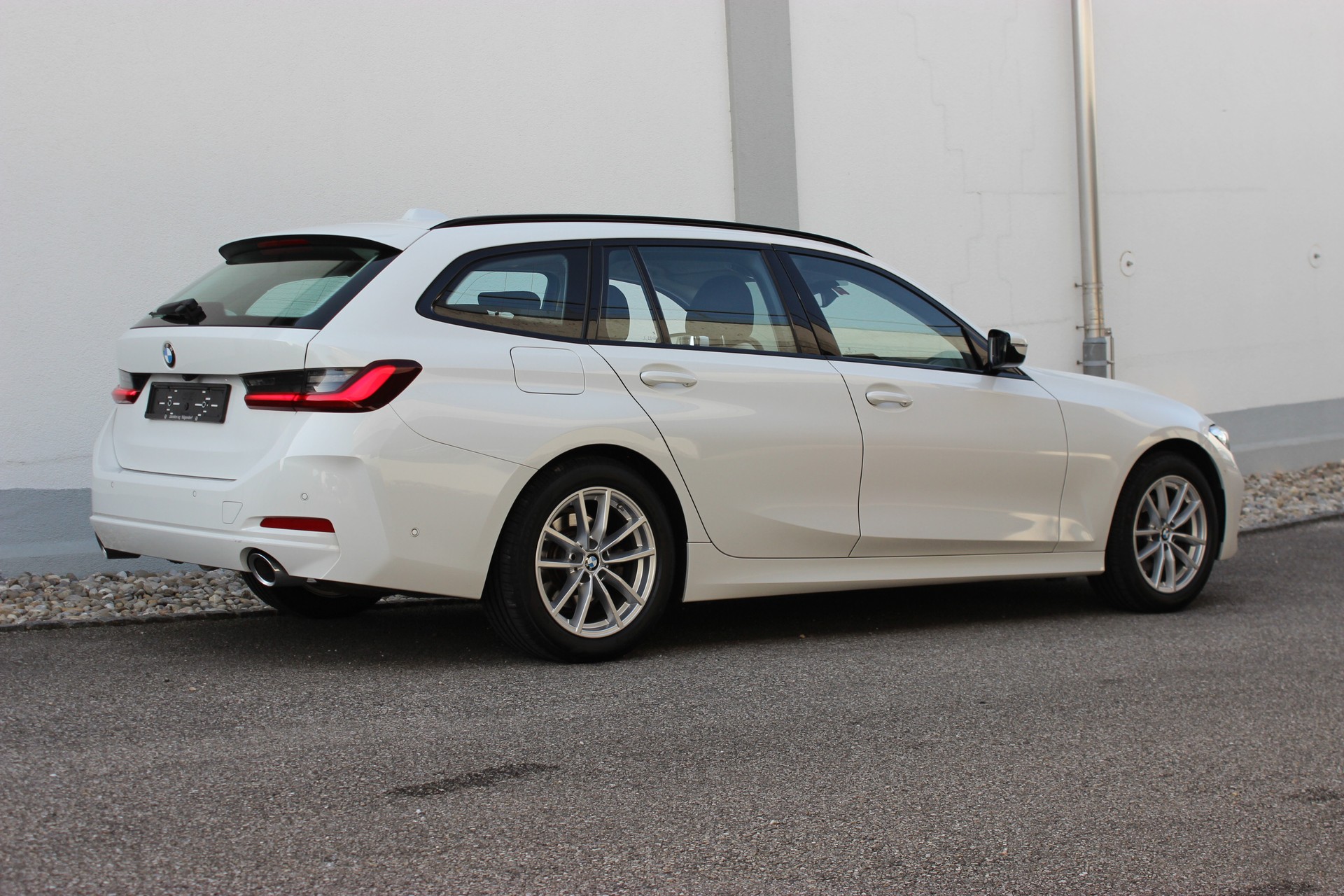 BMW 320d xDrive 48V Touring *ANHÄNGERKUPPLUNG*-image-2