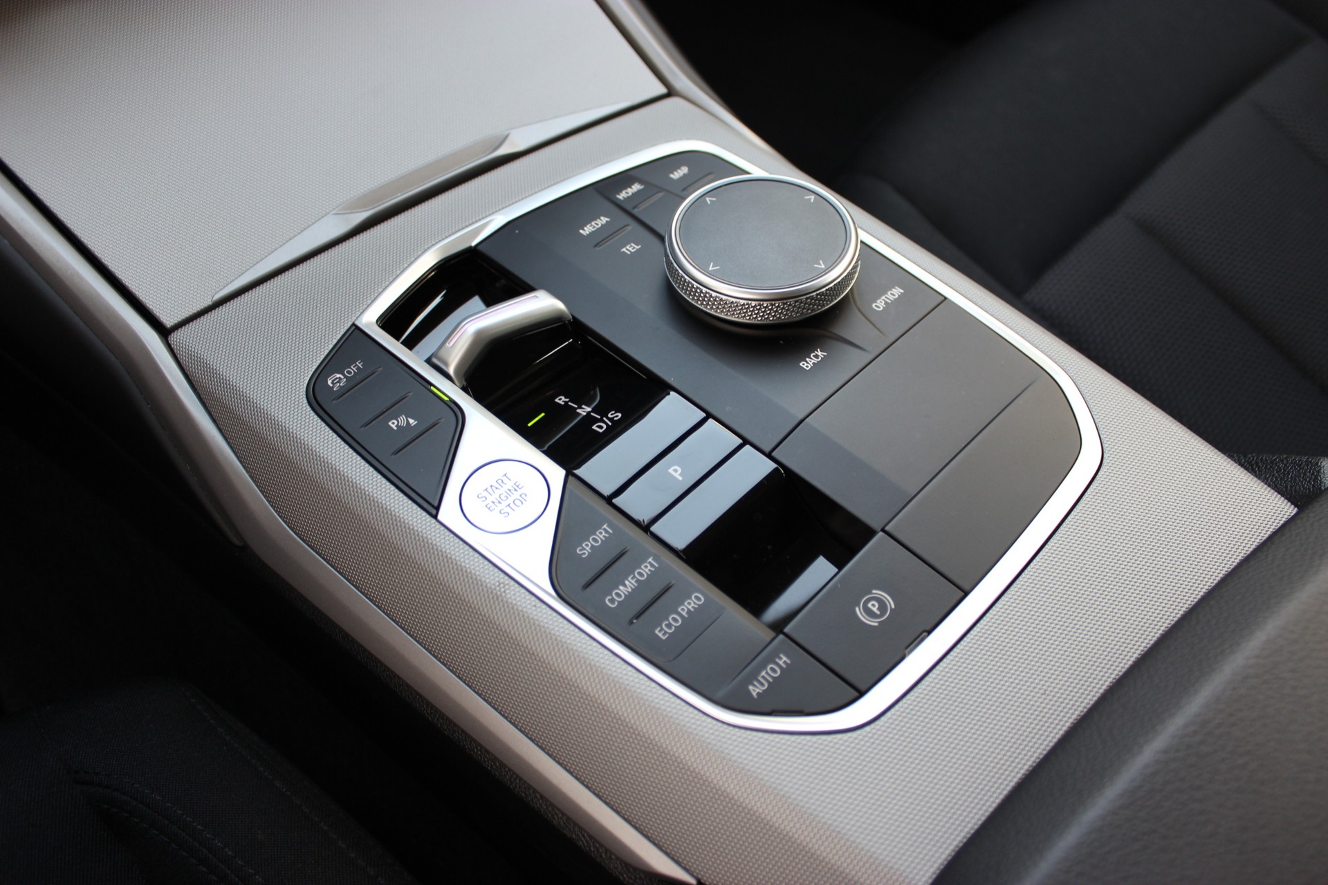 BMW 320d xDrive 48V Touring *ANHÄNGERKUPPLUNG*-image-15