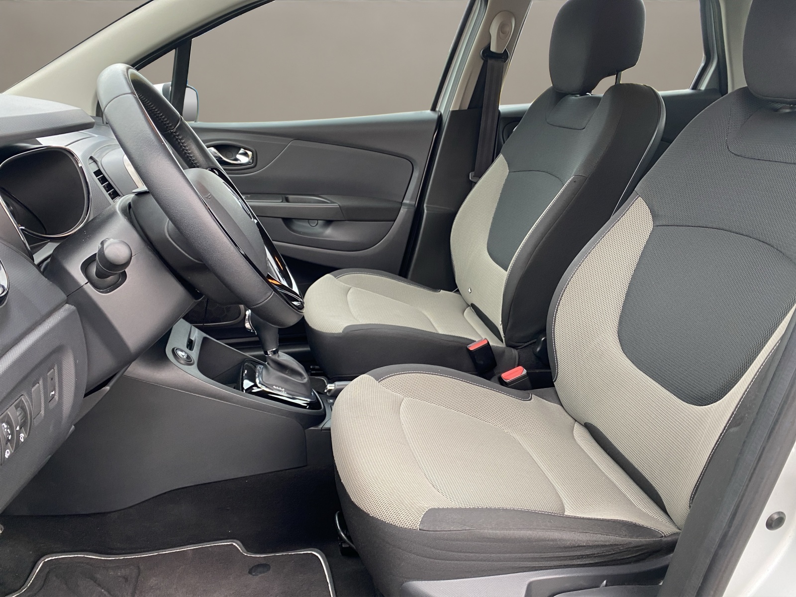 RENAULT Captur 1.2 T 16V Privilège EDC-image-8