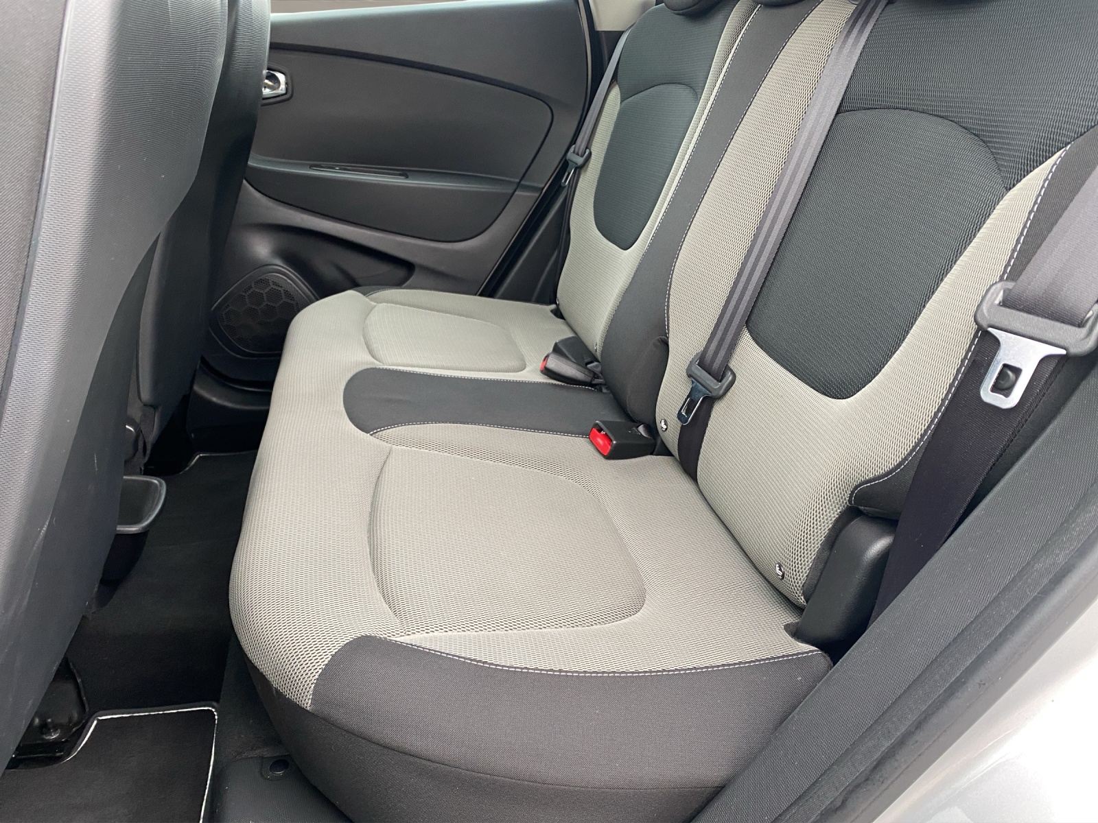 RENAULT Captur 1.2 T 16V Privilège EDC-image-9