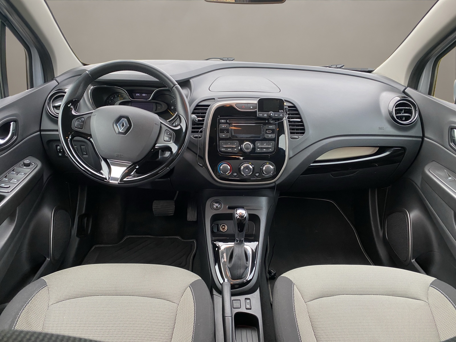 RENAULT Captur 1.2 T 16V Privilège EDC-image-10