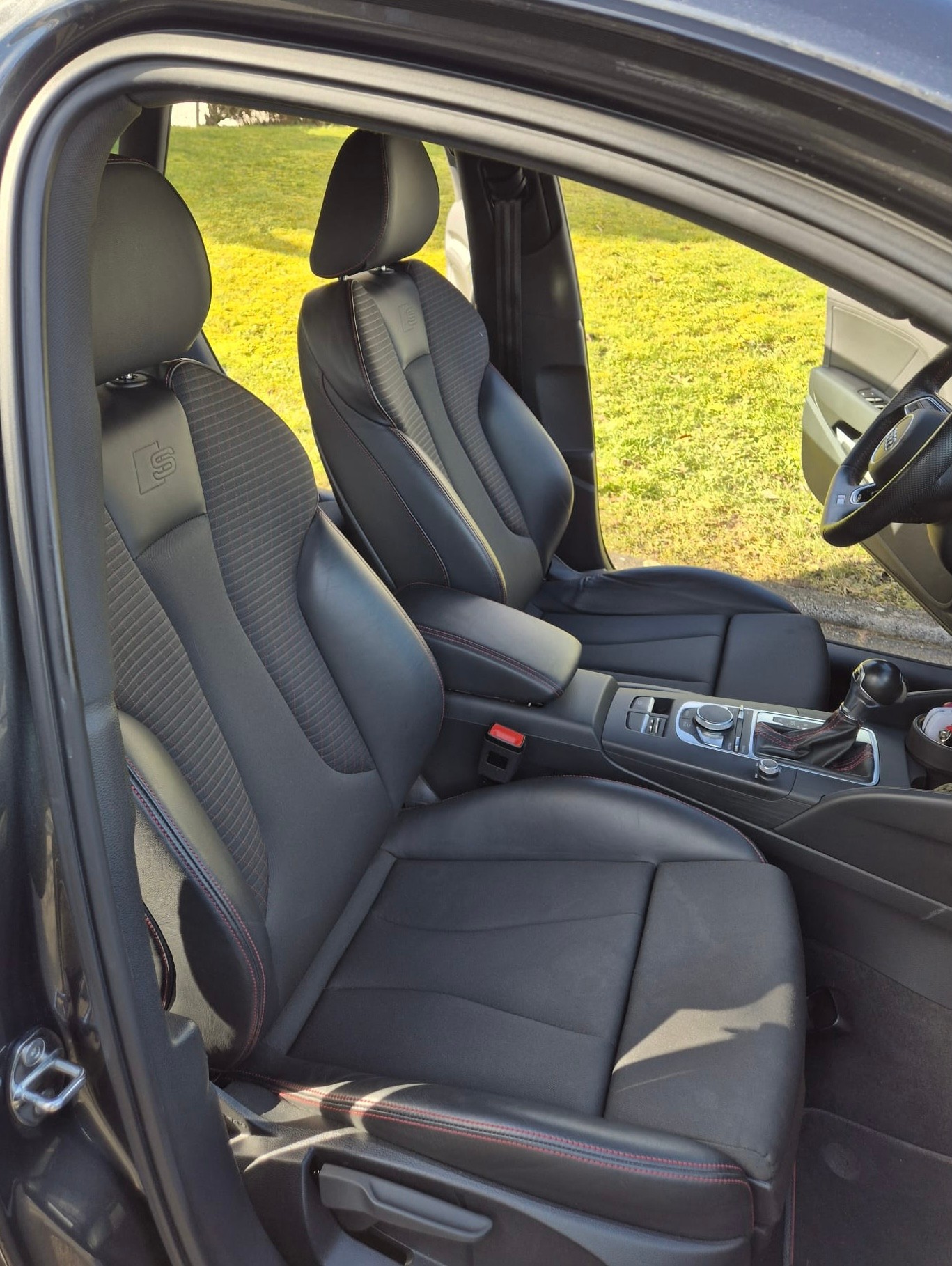 AUDI S3 Sportback 2.0 TFSI quattro S-tronic-image-4