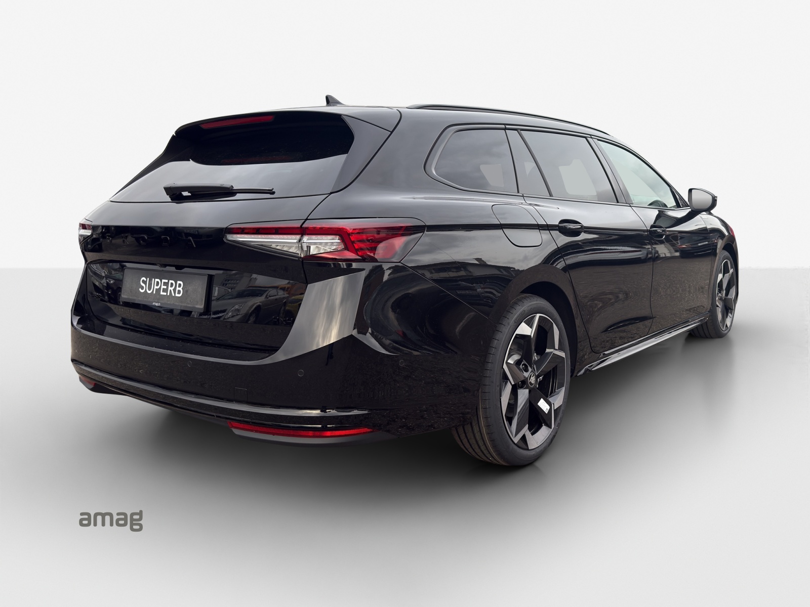 SKODA Superb Combi 2.0 TSI Sportline 4x4 DSG-image-4
