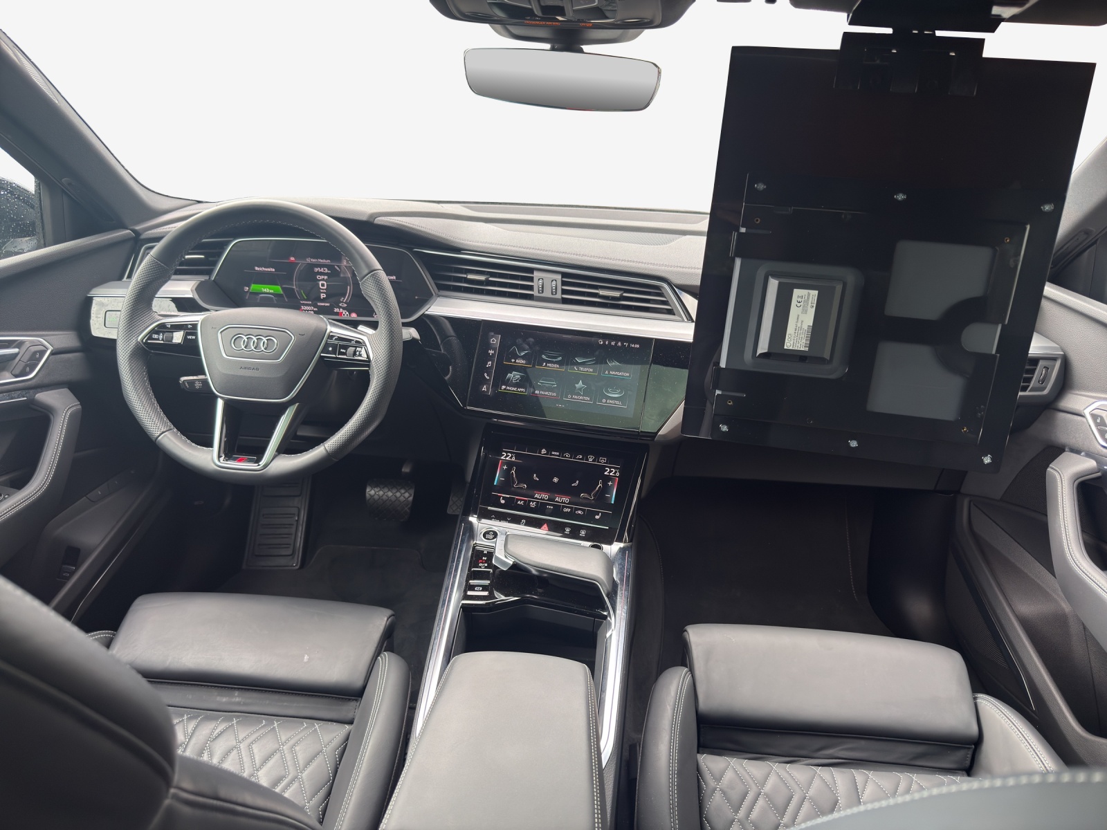 AUDI e-tron 55 Sportback S Line Black Edition quattro-image-9