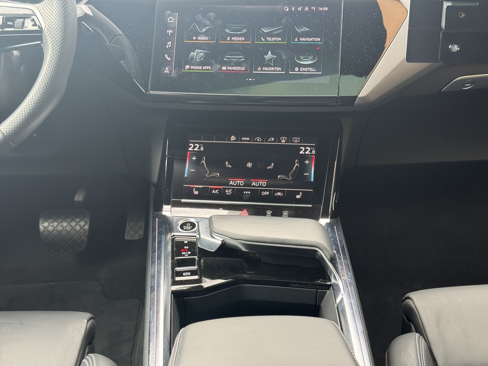 AUDI e-tron 55 Sportback S Line Black Edition quattro-image-11