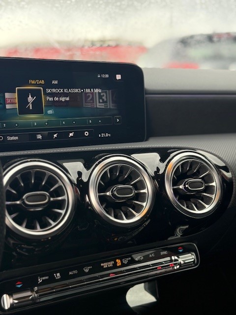 MERCEDES-BENZ A 200 AMG Line 7G-DCT-image-12