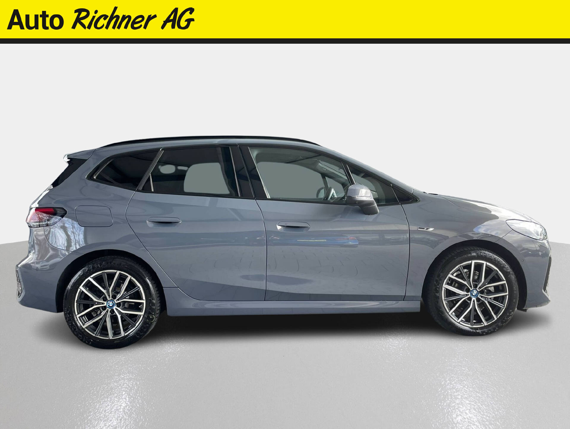 BMW 225e xDrive paddles Active Tourer-image-2