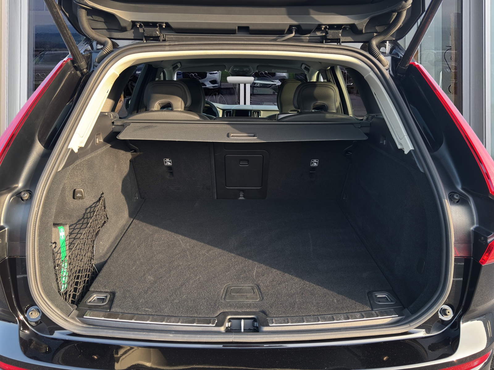 VOLVO XC60 2.0 B5 MH Plus Dark AWD-image-6