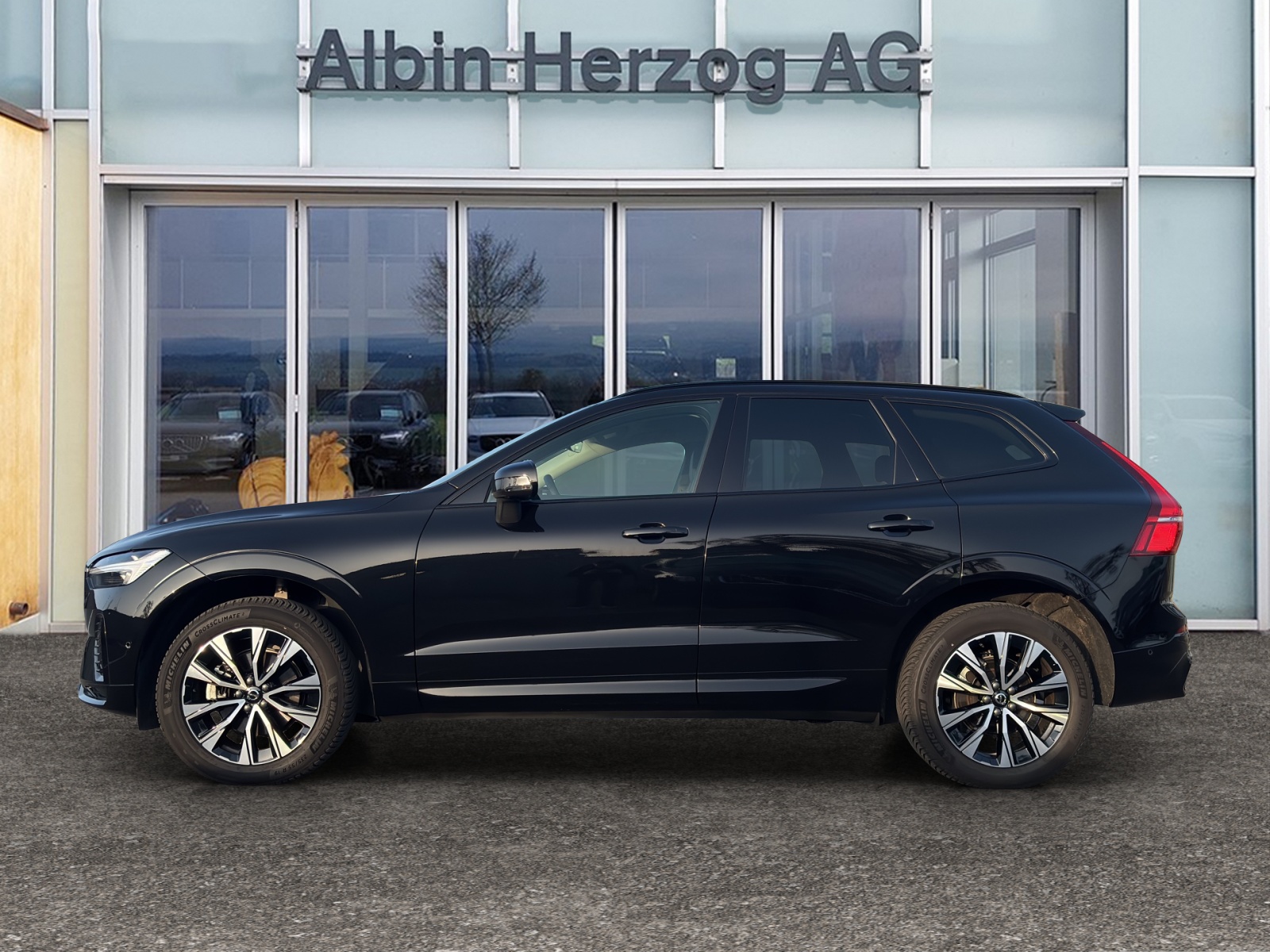 VOLVO XC60 2.0 B5 MH Plus Dark AWD-showroom-element-1