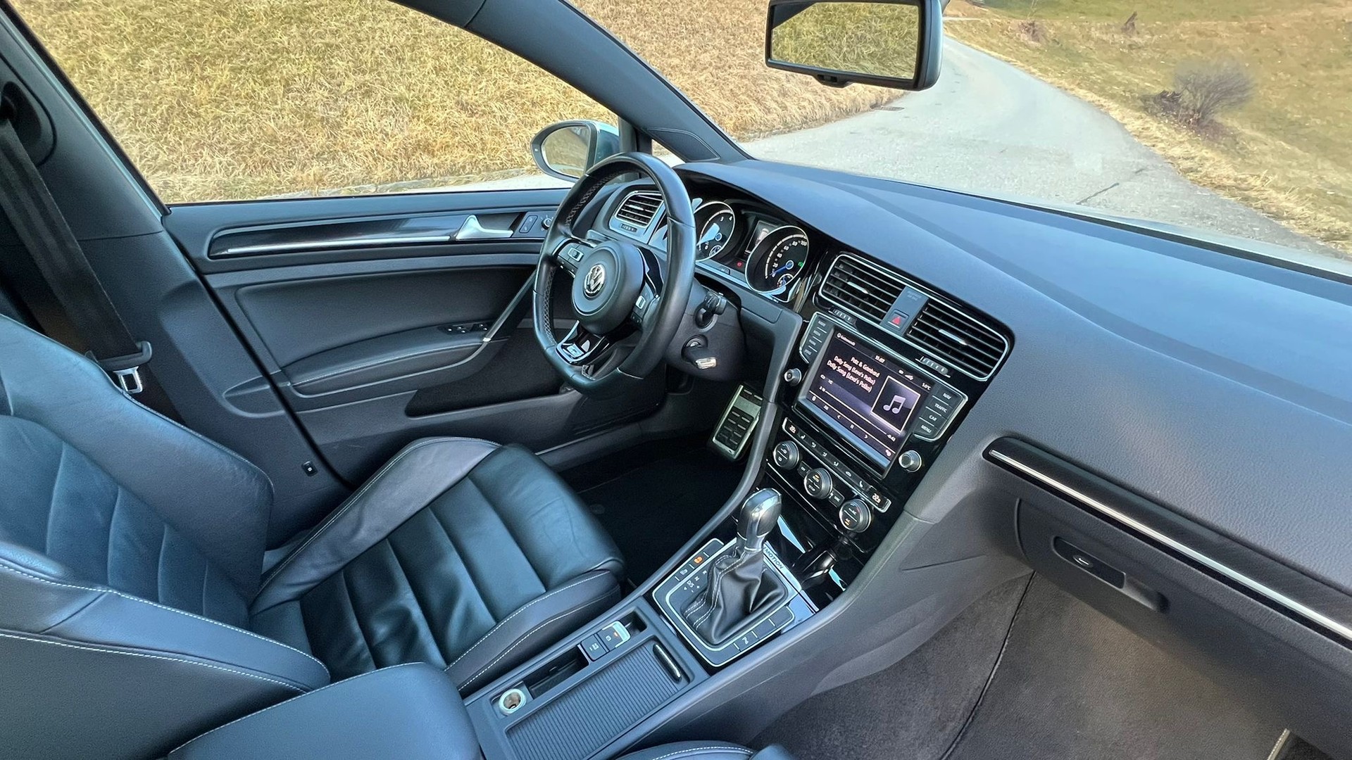 VW Golf 2.0 TSI R 4Motion DSG-image-5