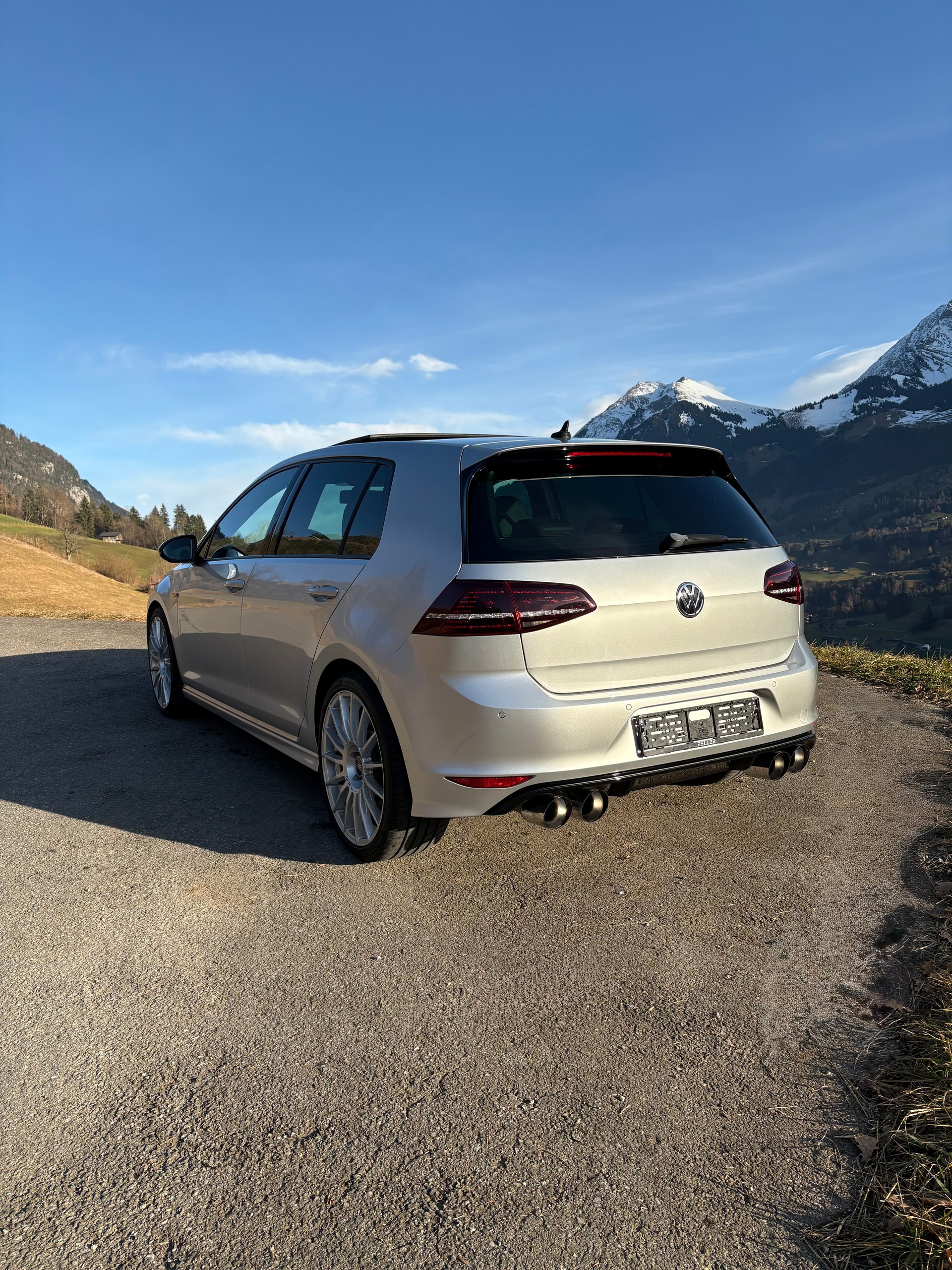 VW Golf 2.0 TSI R 4Motion DSG-image-2