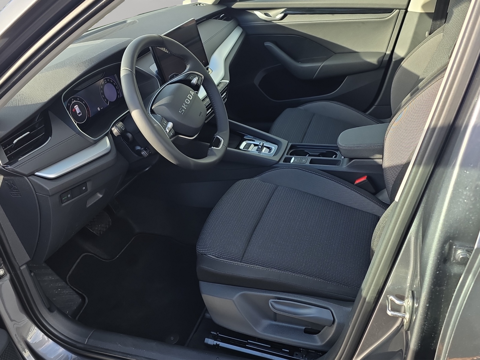 SKODA Octavia Combi 1.5 TSI mHEV DSG Dynamic-image-3