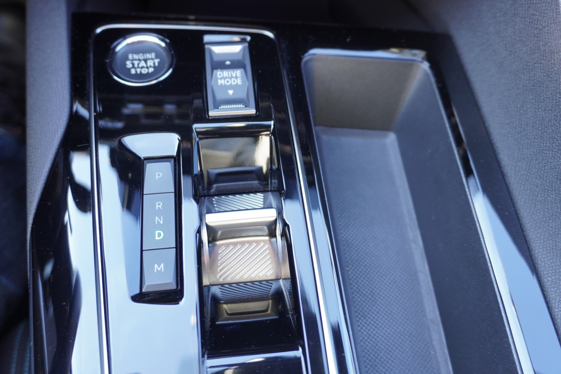 PEUGEOT 3008 1.5 BlueHDi Allure Pack EAT8-image-20