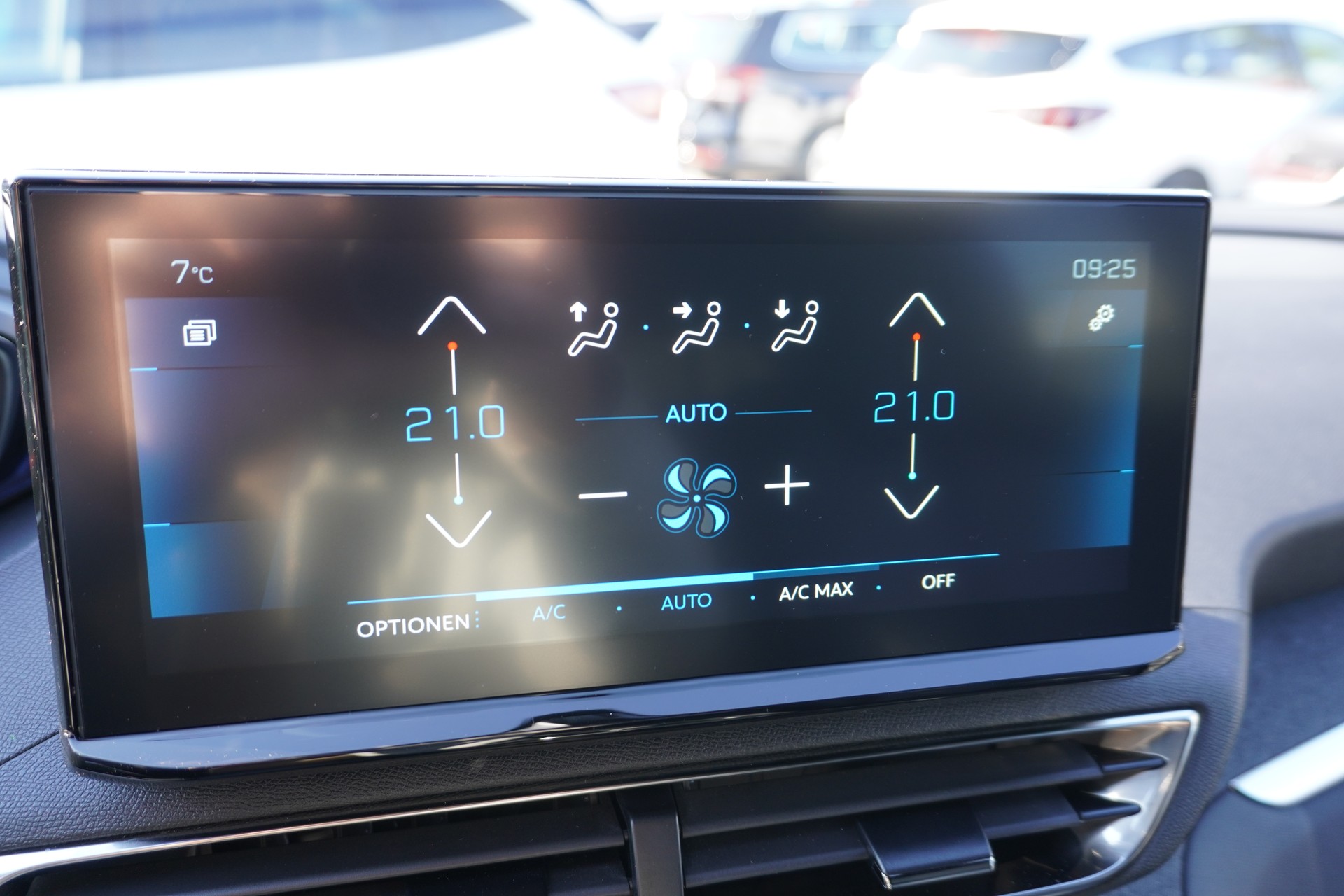 PEUGEOT 3008 1.5 BlueHDi Allure Pack EAT8-image-26