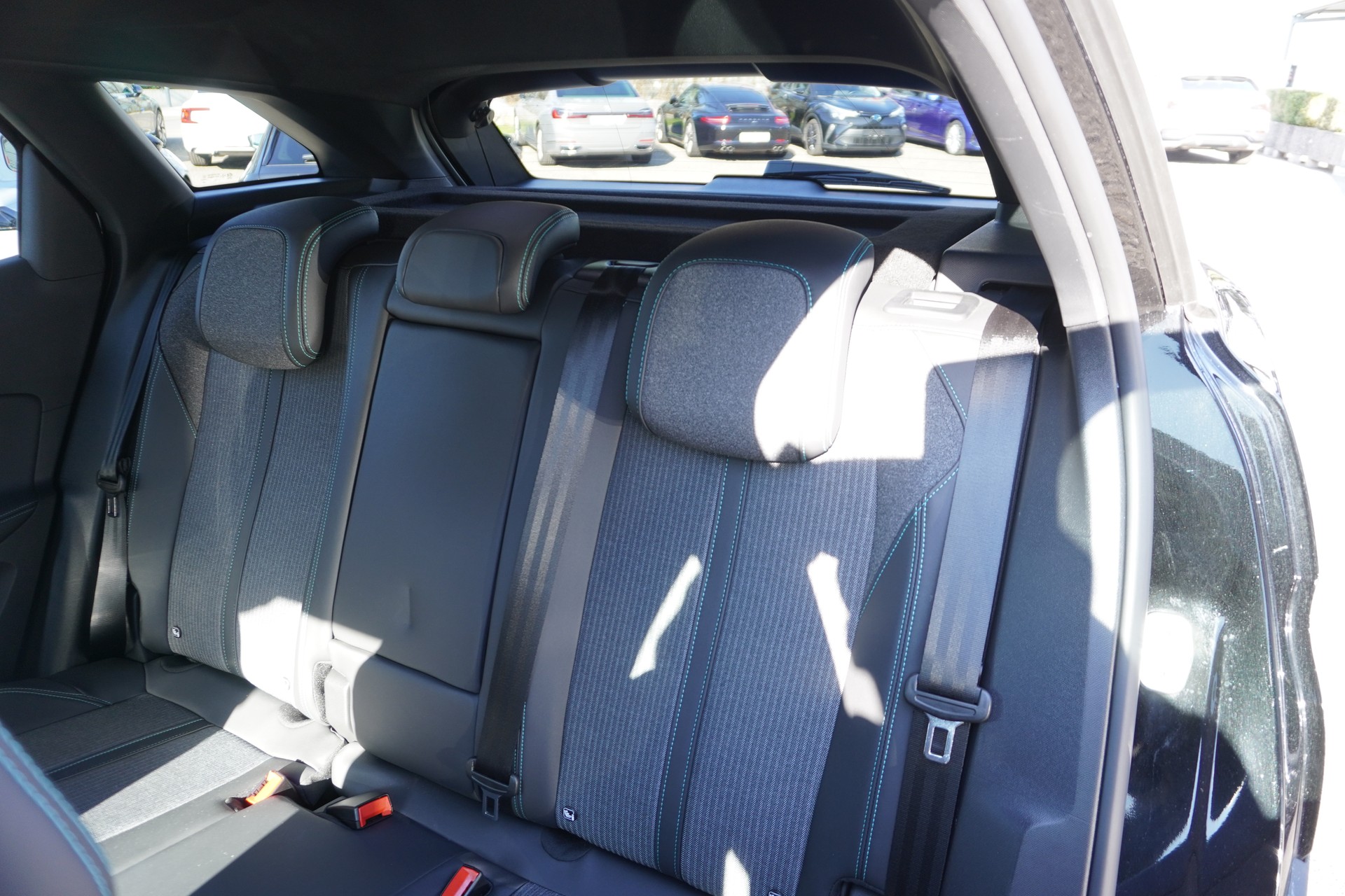 PEUGEOT 3008 1.5 BlueHDi Allure Pack EAT8-image-12
