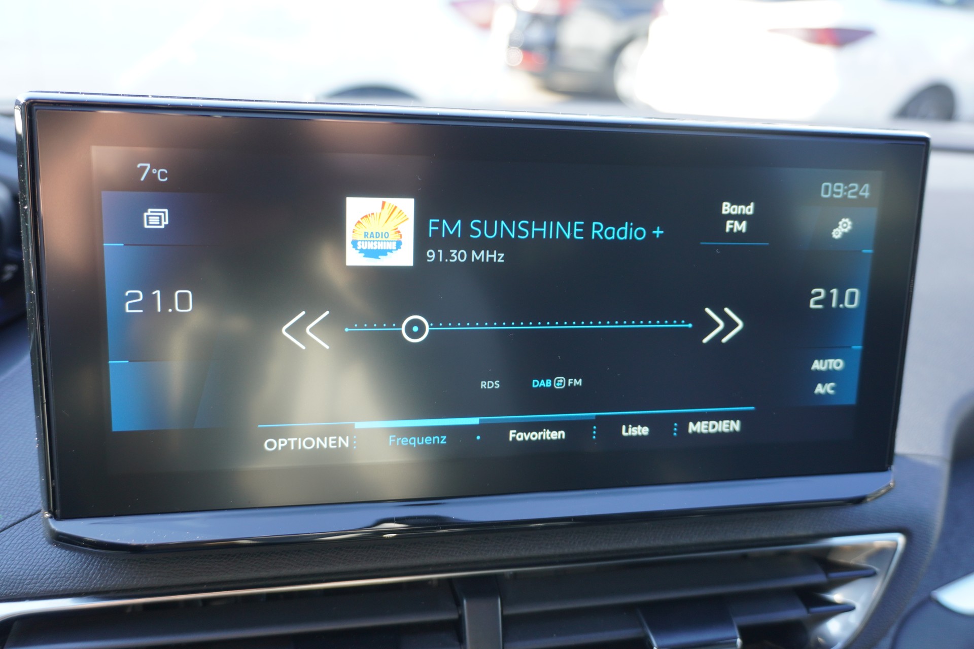 PEUGEOT 3008 1.5 BlueHDi Allure Pack EAT8-image-23