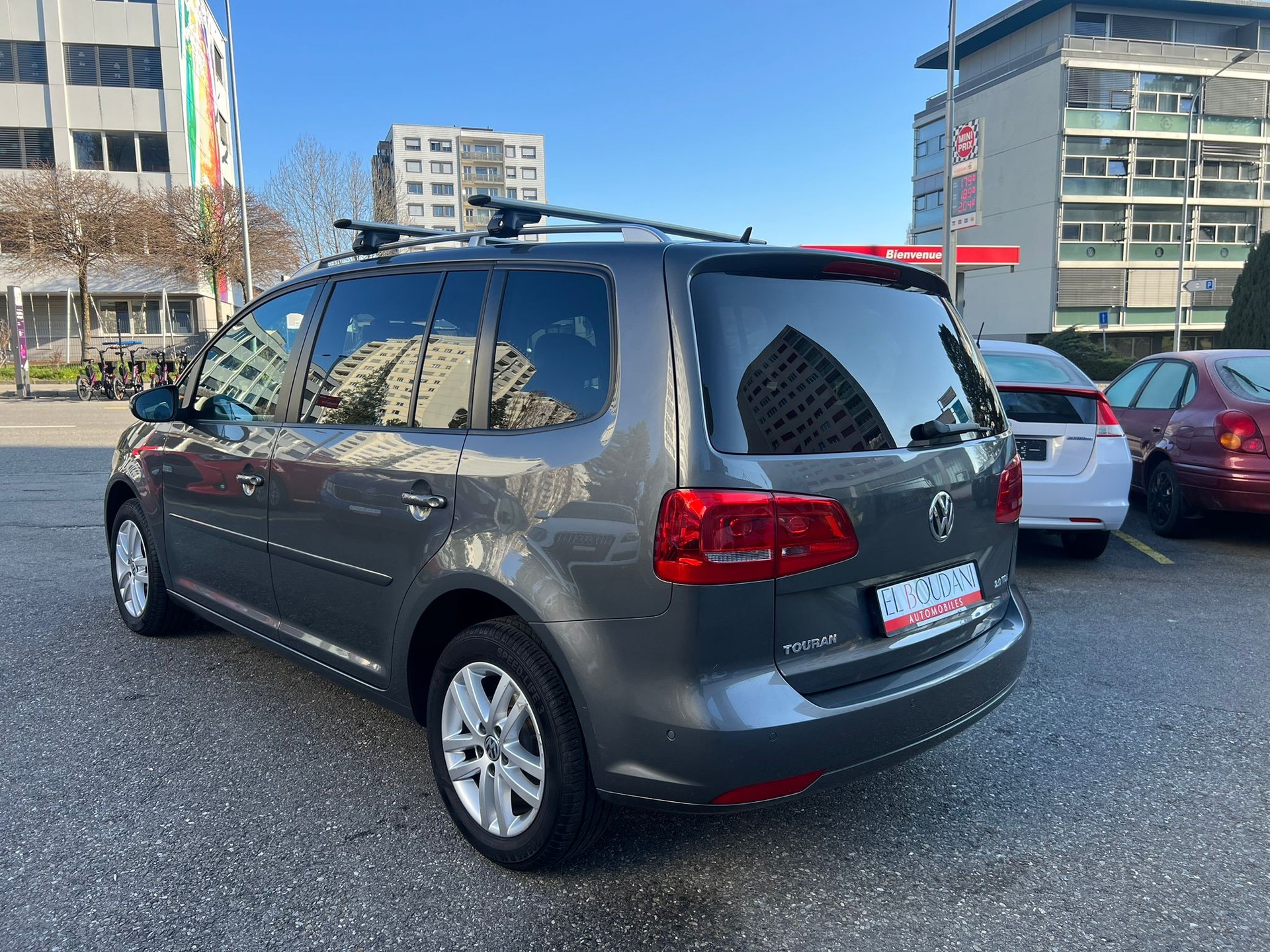 VW 2.0 TDI Blue MT Highline DSG-image-5