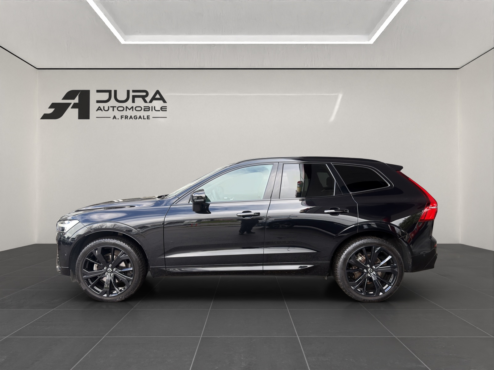 VOLVO XC60 2.0 B5 MH Black Edition AWD-image-3