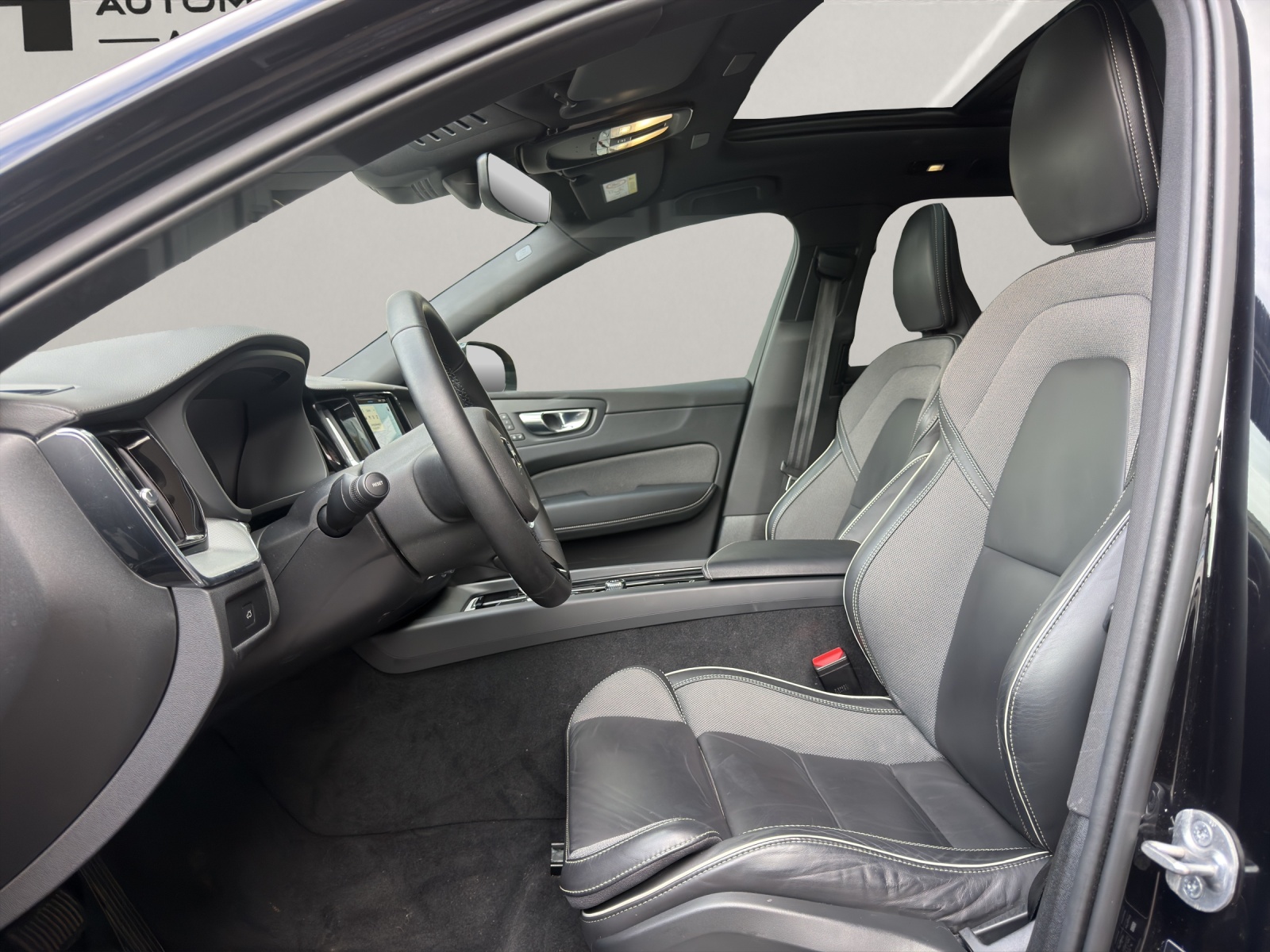 VOLVO XC60 2.0 B5 MH Black Edition AWD-image-7
