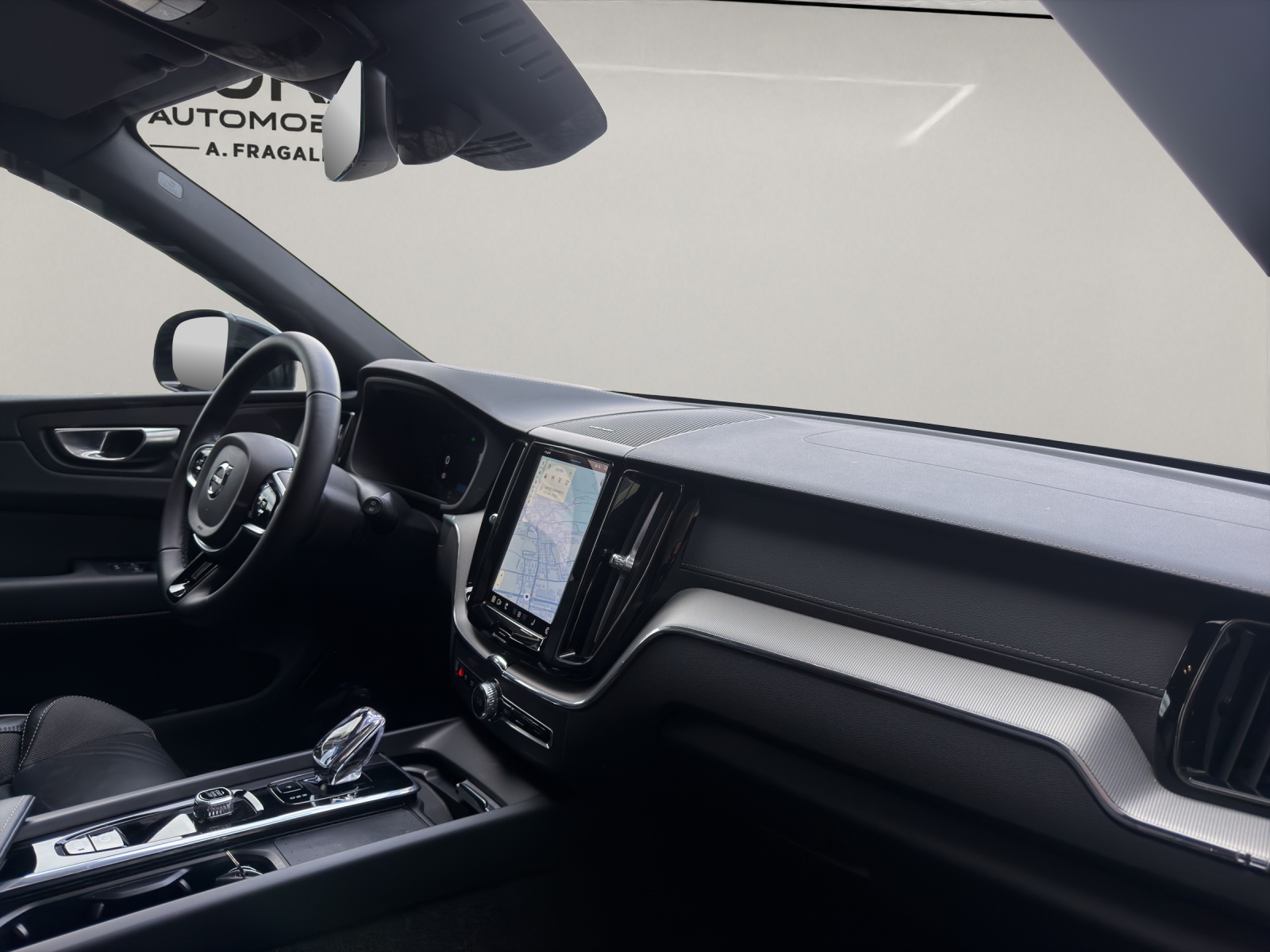 VOLVO XC60 2.0 B5 MH Black Edition AWD-image-9