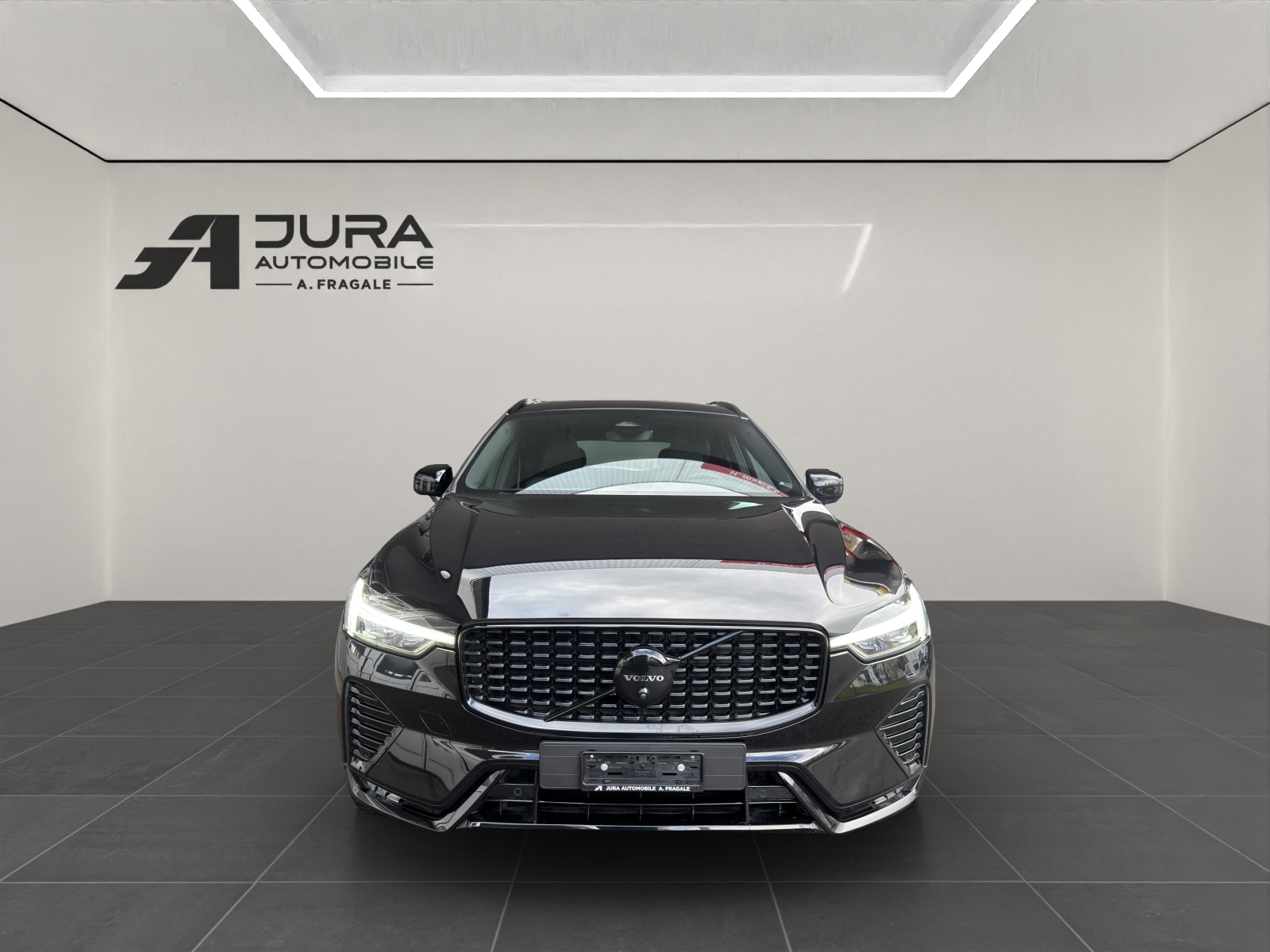 VOLVO XC60 2.0 B5 MH Black Edition AWD-image-2