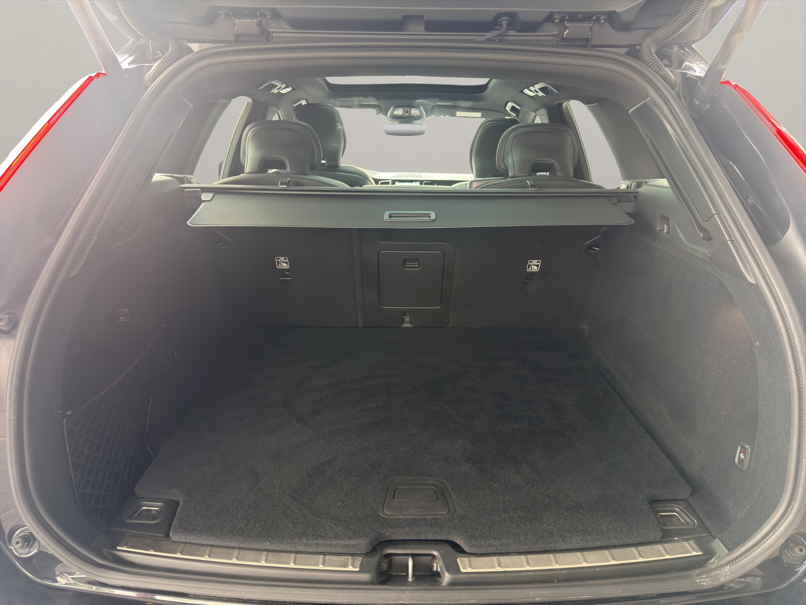 VOLVO XC60 2.0 B5 MH Black Edition AWD-image-15