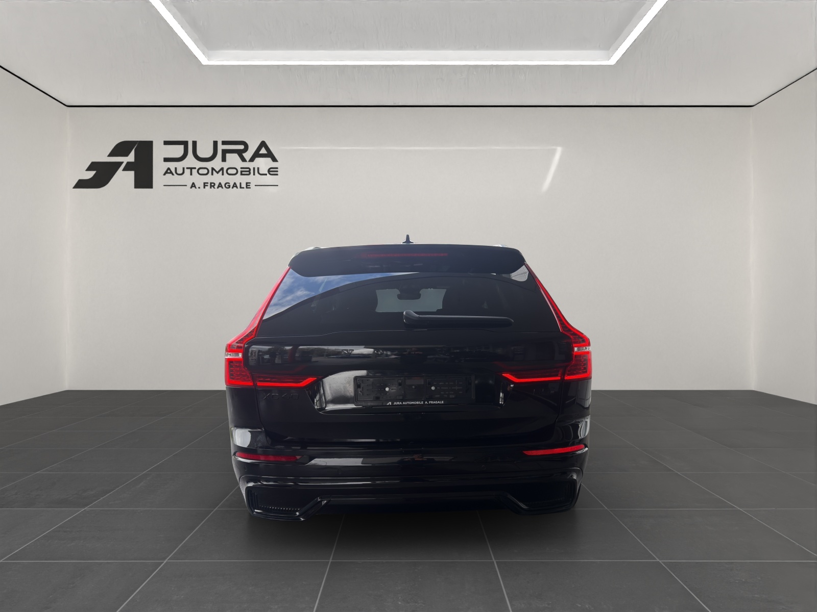 VOLVO XC60 2.0 B5 MH Black Edition AWD-image-5