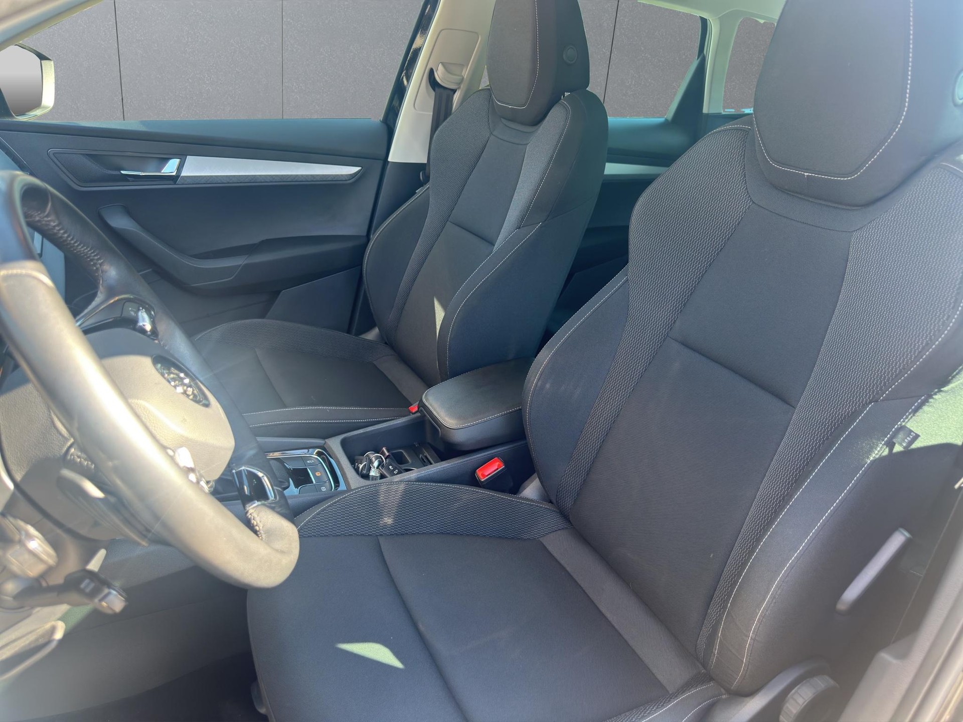 SKODA Karoq 1.5 TSI Ambition DSG-image-8