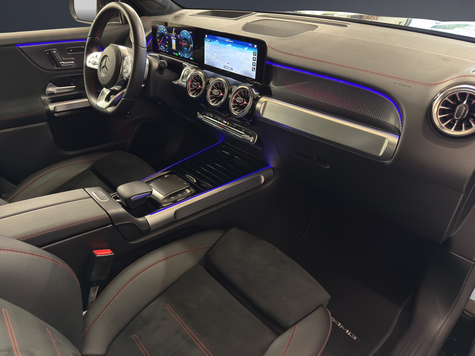 MERCEDES-BENZ EQB 300 4M-image-11