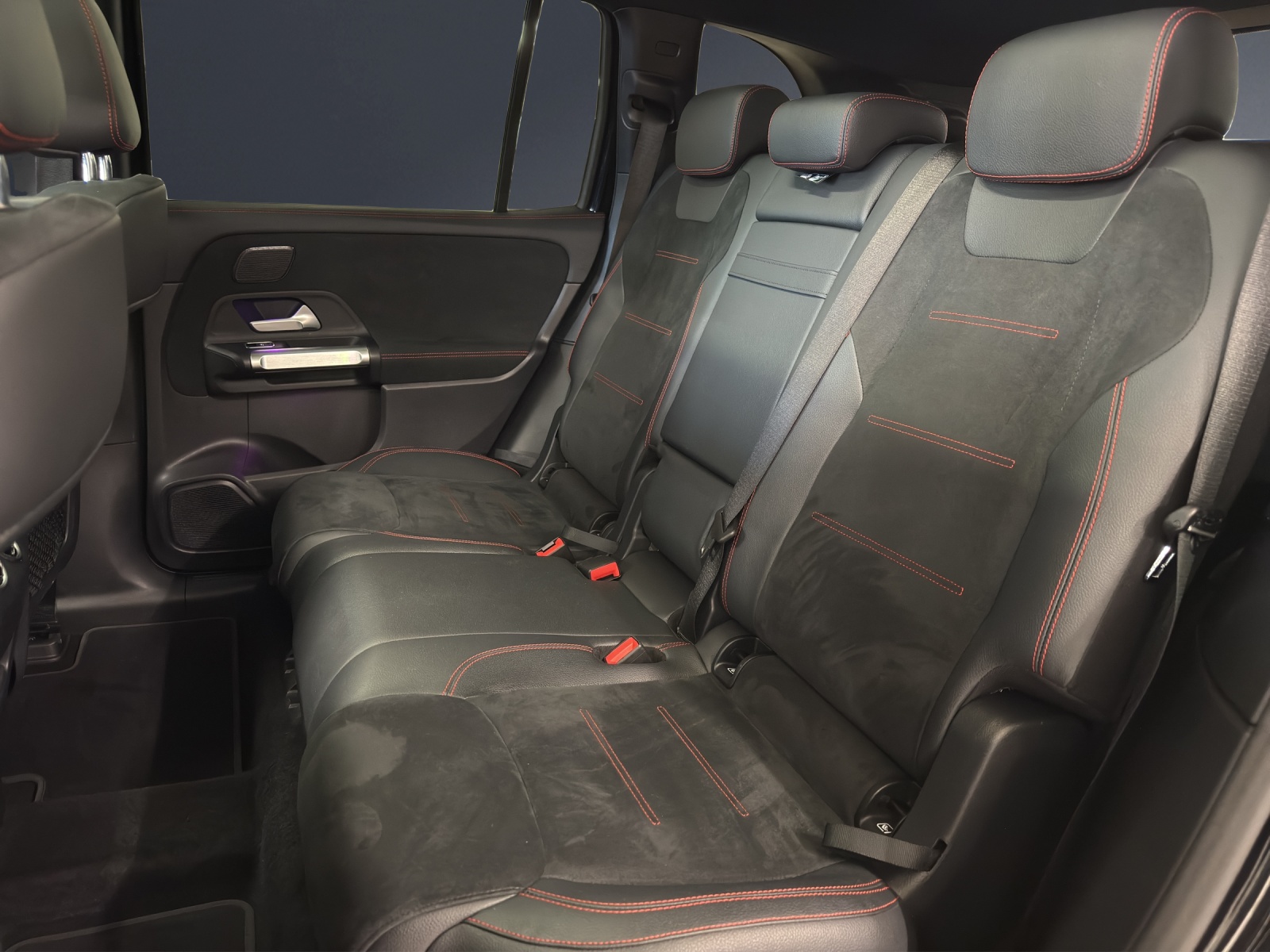 MERCEDES-BENZ EQB 300 4M-image-14