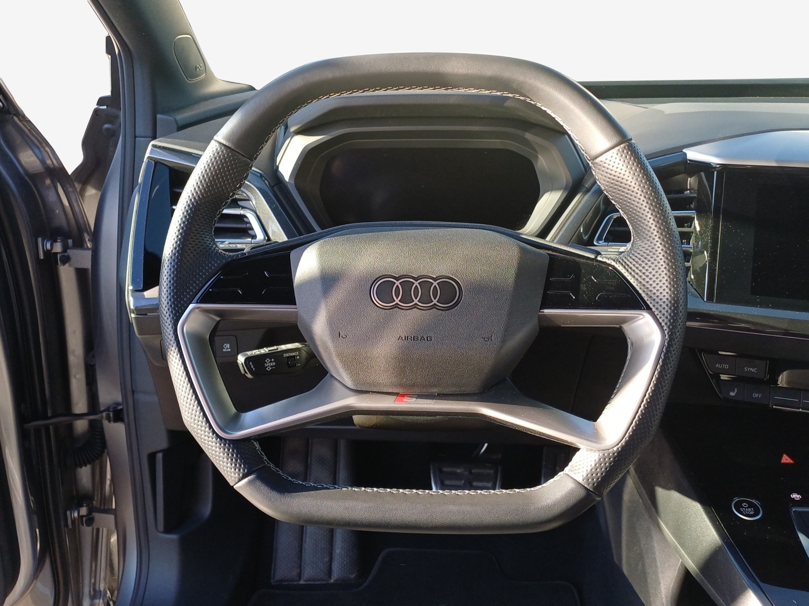 AUDI Q4 e-tron 50 quattro-image-10