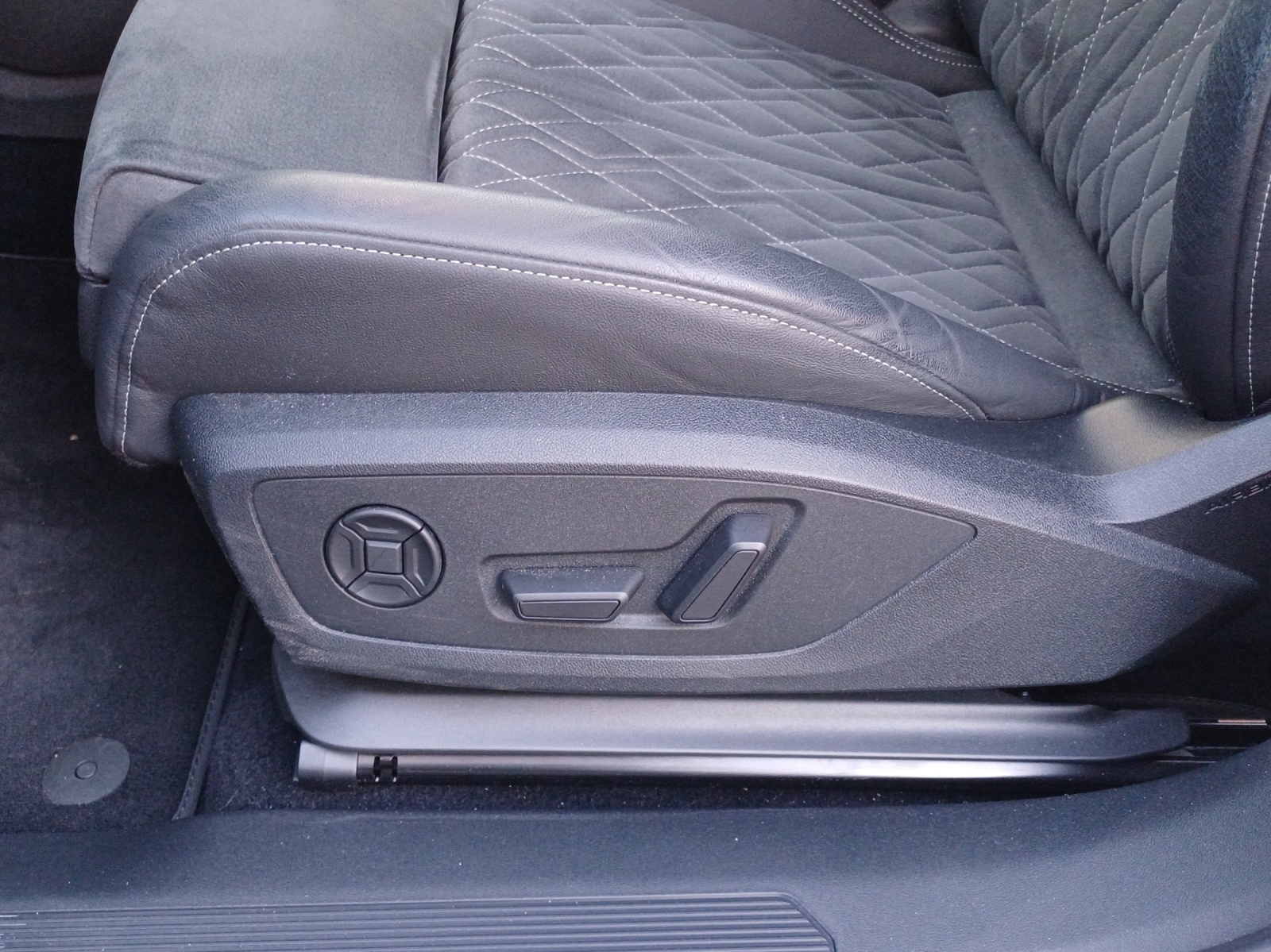 AUDI Q4 e-tron 50 quattro-image-16