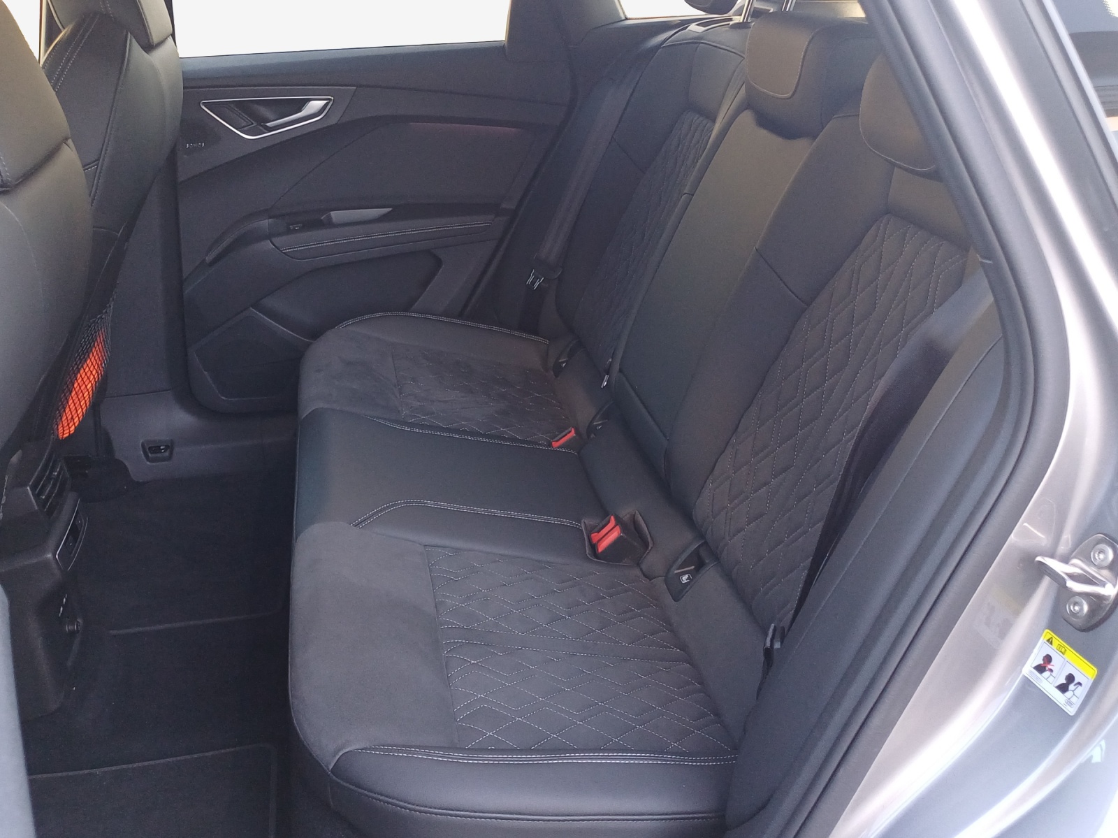 AUDI Q4 e-tron 50 quattro-image-12