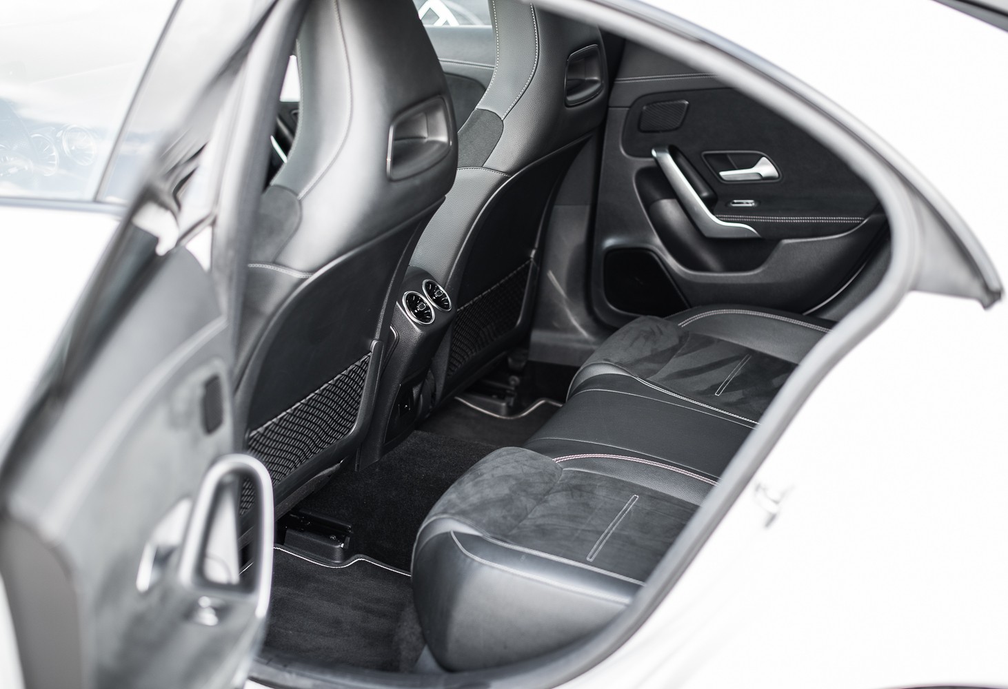 MERCEDES-BENZ CLA 250 AMG Line 4Matic-image-6