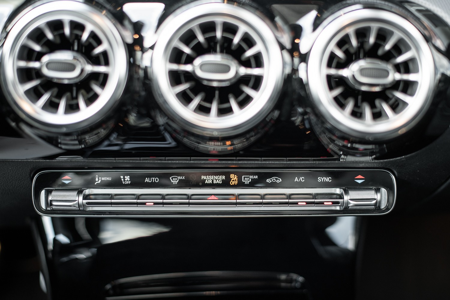 MERCEDES-BENZ CLA 250 AMG Line 4Matic-image-14