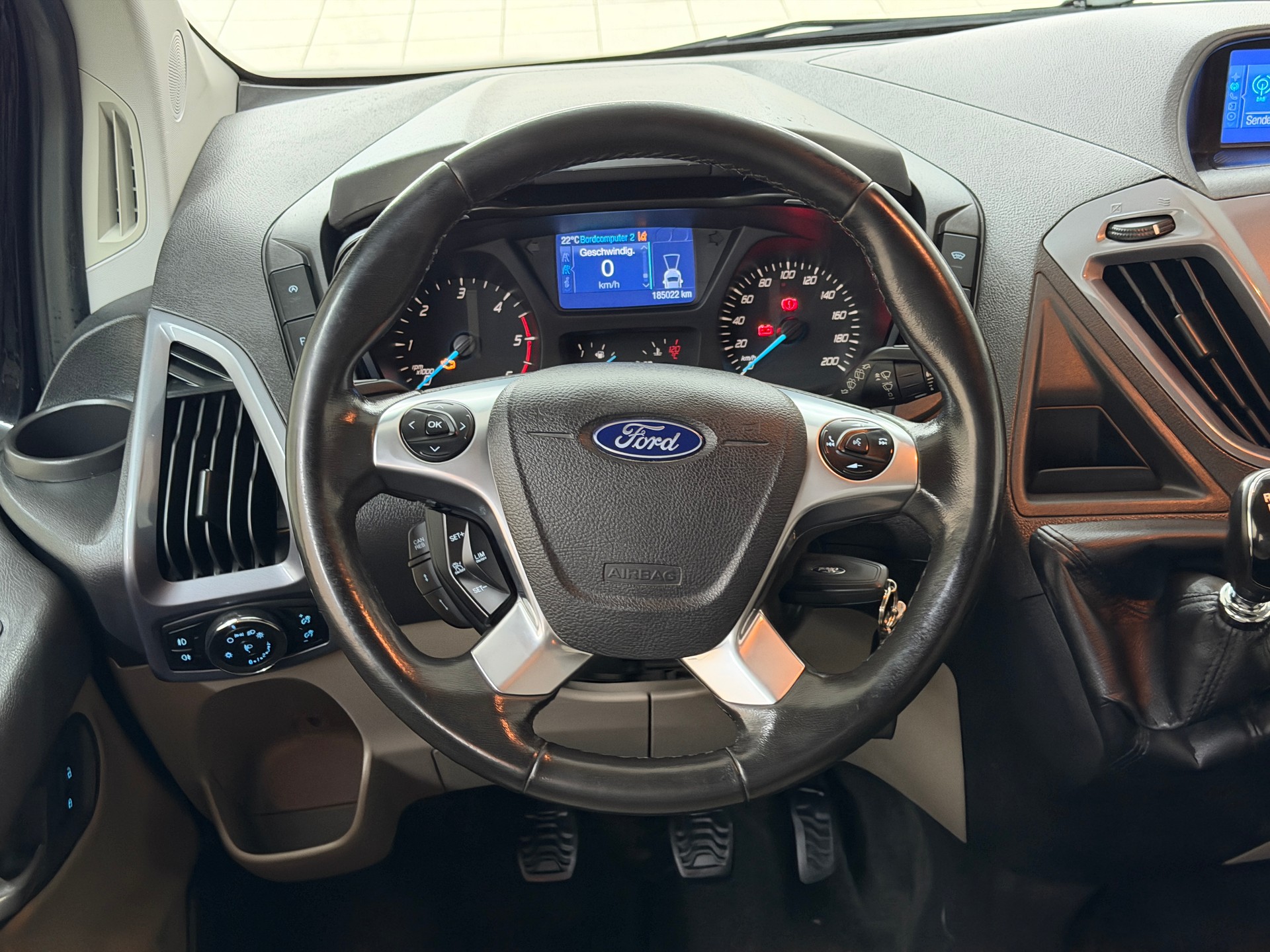 FORD Tourneo Custom 310 L1H1 Titanium-image-10