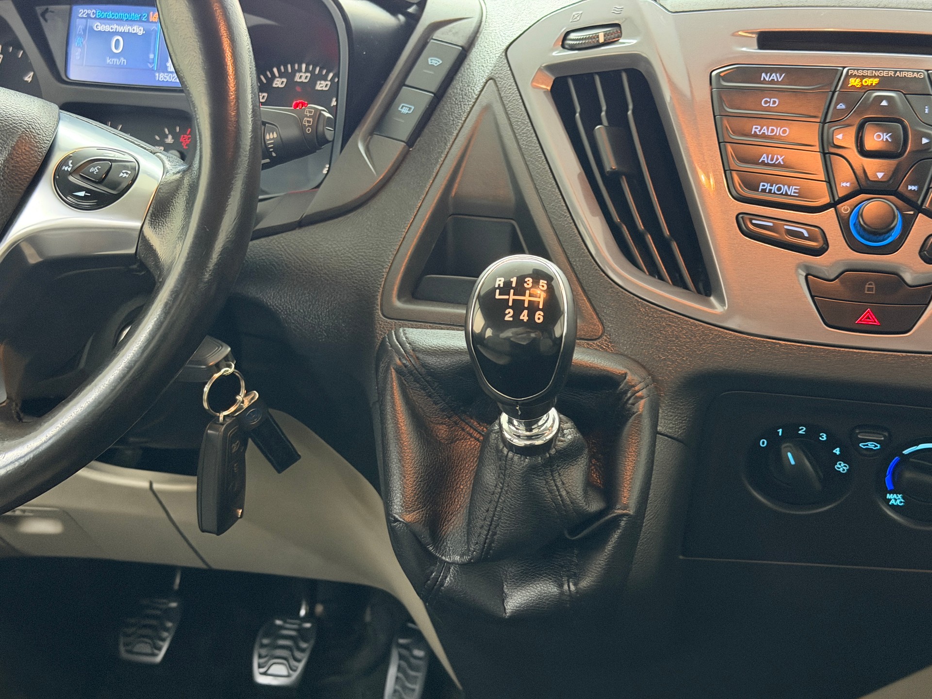 FORD Tourneo Custom 310 L1H1 Titanium-image-17