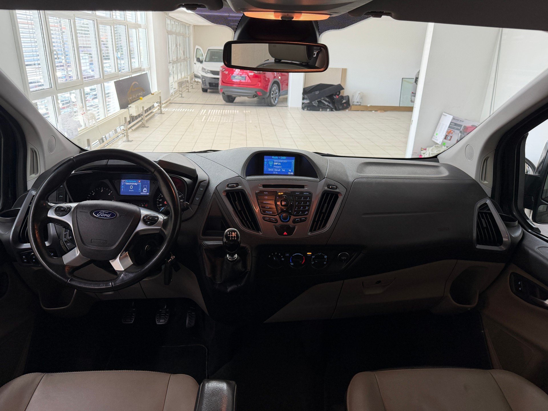 FORD Tourneo Custom 310 L1H1 Titanium-image-9