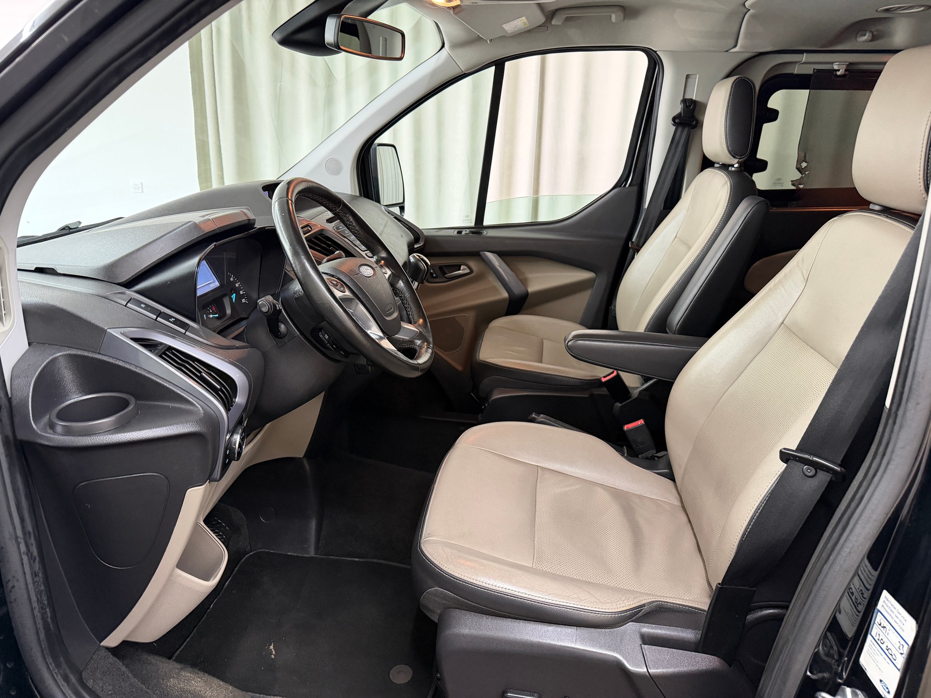 FORD Tourneo Custom 310 L1H1 Titanium-image-6