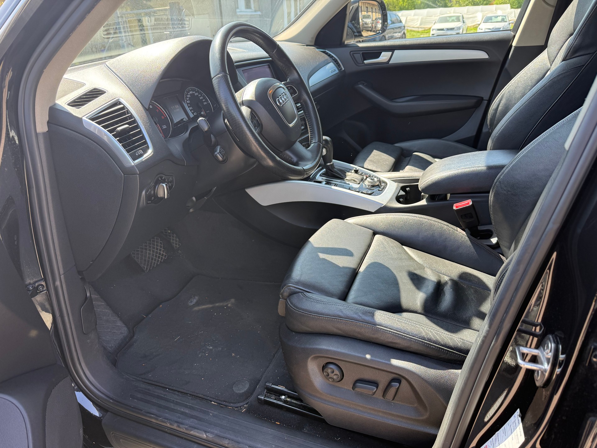 AUDI Q5 2.0 TFSI quattro-image-11
