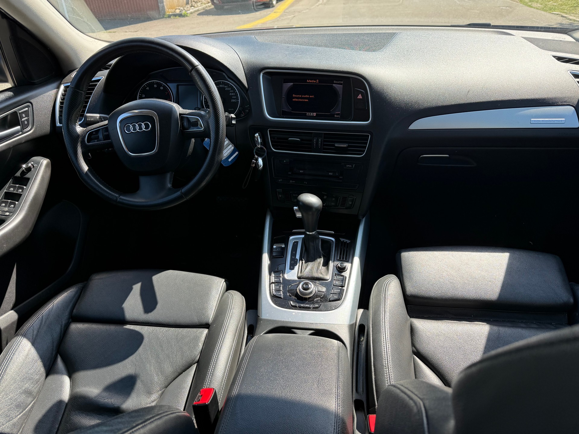 AUDI Q5 2.0 TFSI quattro-image-8