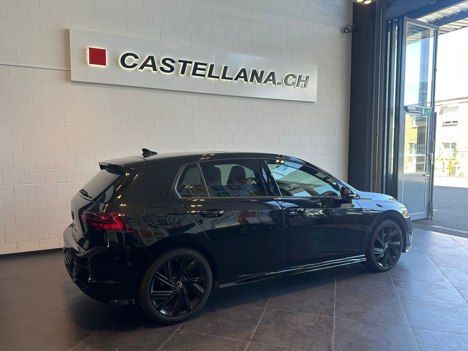 VW Golf 2.0 TSI R-Line DSG 4 Motion-image-2